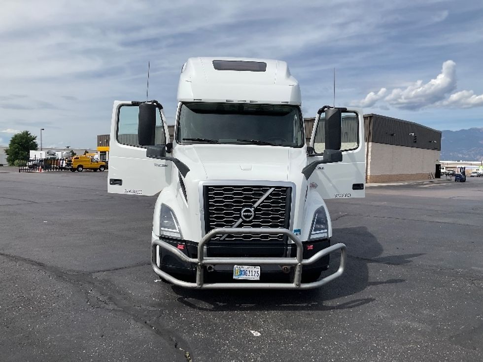 Sleeper Tractor-Heavy Duty Tractors-Volvo-2023-VNL64760-Greeley-CO-268,328\n\t\tmiles-$ 114,750 - Image 1