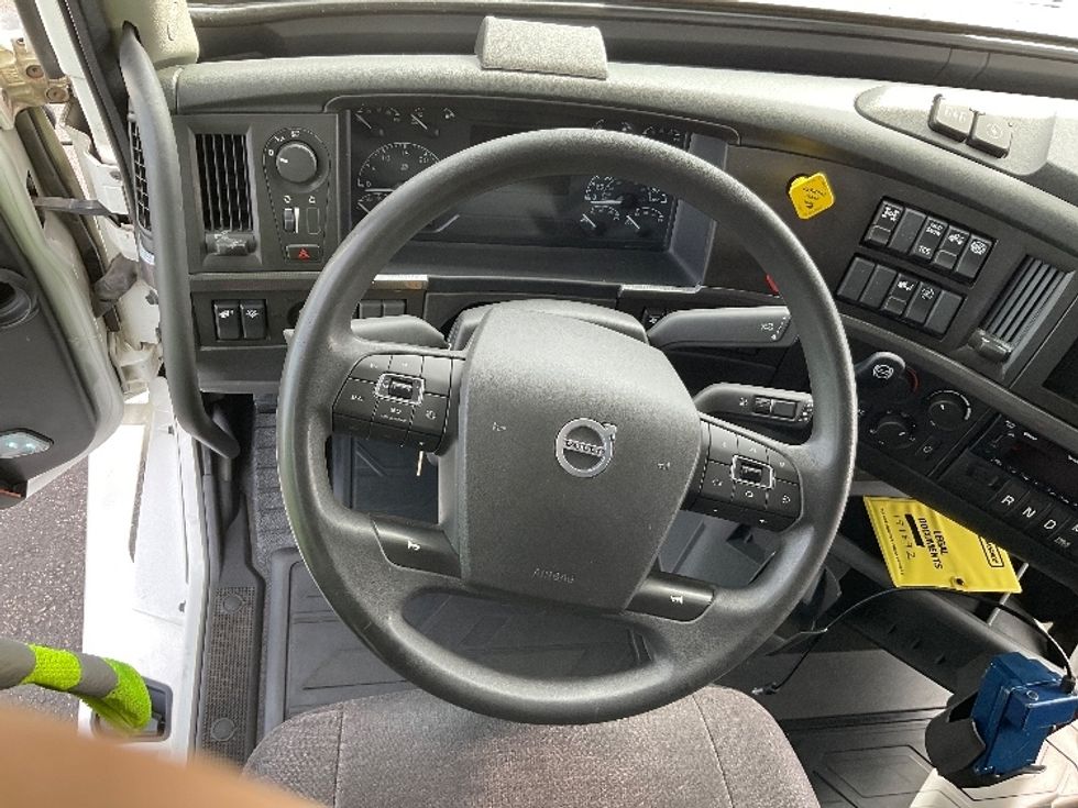 Sleeper Tractor-Heavy Duty Tractors-Volvo-2023-VNL64760-Greeley-CO-268,328\n\t\tmiles-$ 114,750 - Image 10