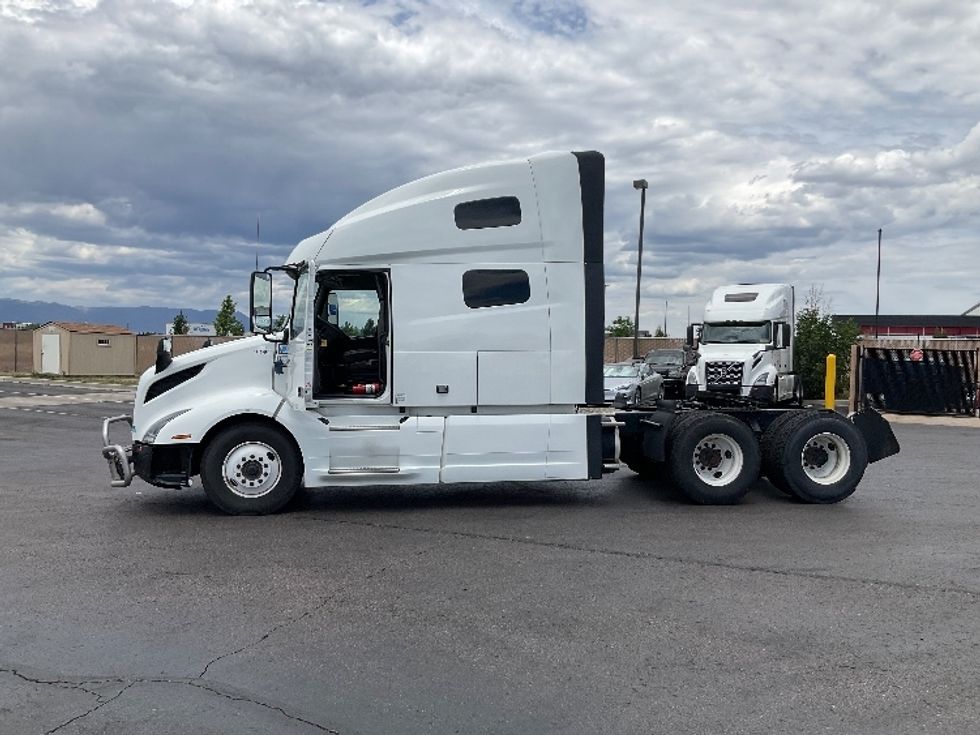 Sleeper Tractor-Heavy Duty Tractors-Volvo-2023-VNL64760-Greeley-CO-268,328\n\t\tmiles-$ 114,750 - Image 3