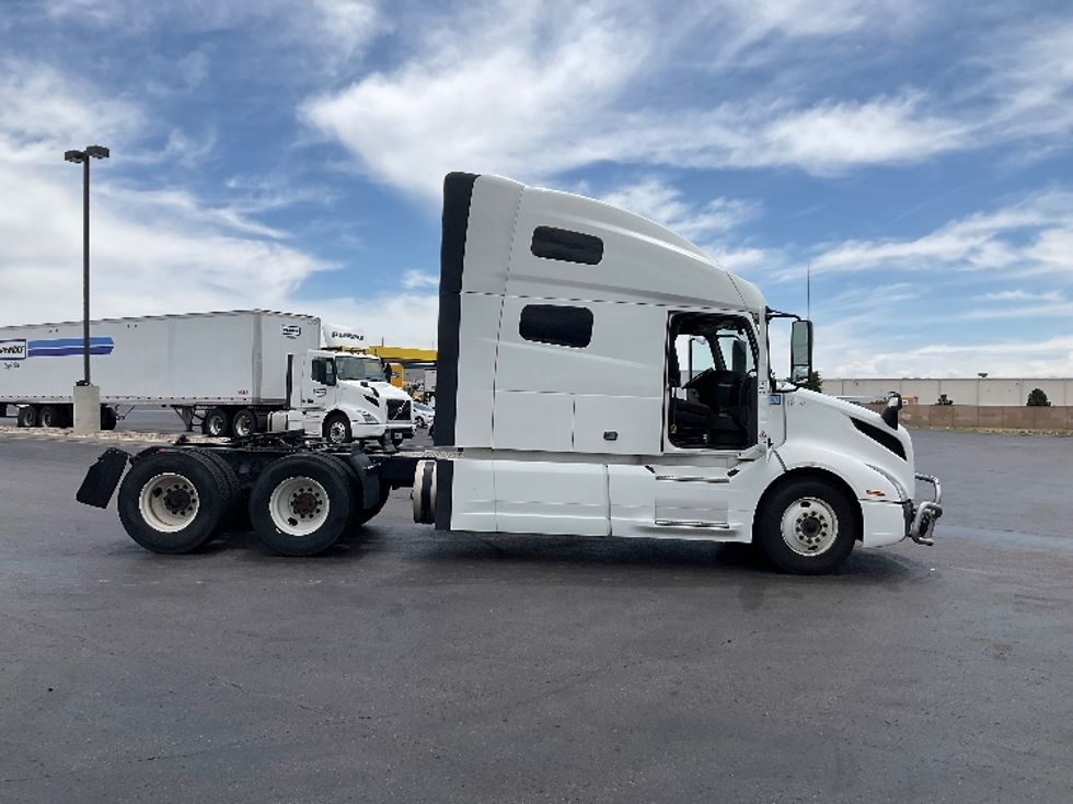 Sleeper Tractor-Heavy Duty Tractors-Volvo-2023-VNL64760-Greeley-CO-268,328\n\t\tmiles-$ 114,750 - Image 4