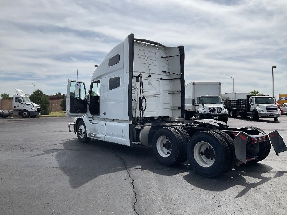 Sleeper Tractor-Heavy Duty Tractors-Volvo-2023-VNL64760-Greeley-CO-268,328\n\t\tmiles-$ 114,750 - Image 6