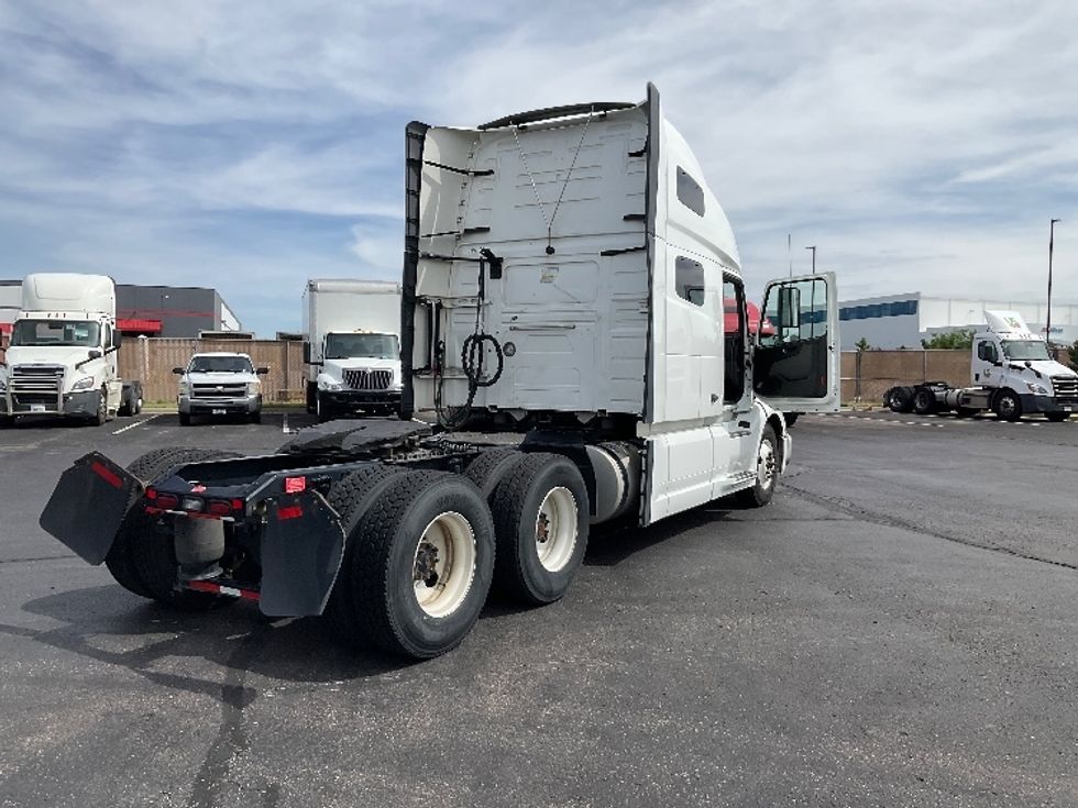 Sleeper Tractor-Heavy Duty Tractors-Volvo-2023-VNL64760-Greeley-CO-268,328\n\t\tmiles-$ 114,750 - Image 8