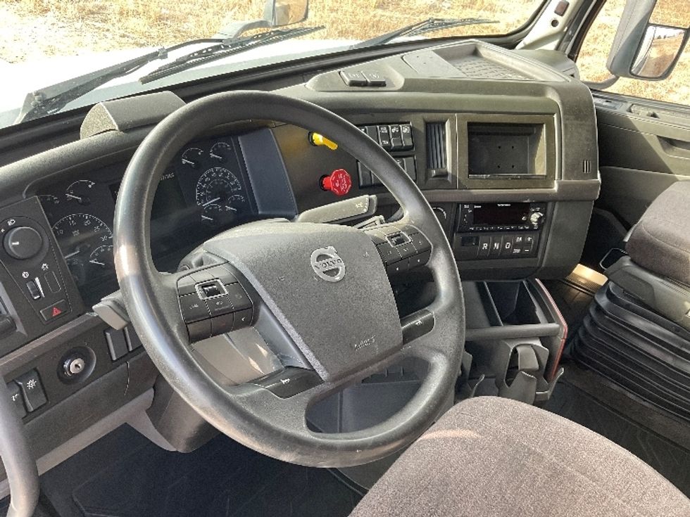 Sleeper Tractor-Heavy Duty Tractors-Volvo-2023-VNL64760-Greeley-CO-507,128\n\t\tmiles-$ 83,000 - Image 10