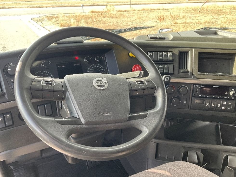 Sleeper Tractor-Heavy Duty Tractors-Volvo-2023-VNL64760-Greeley-CO-507,128\n\t\tmiles-$ 83,000 - Image 11