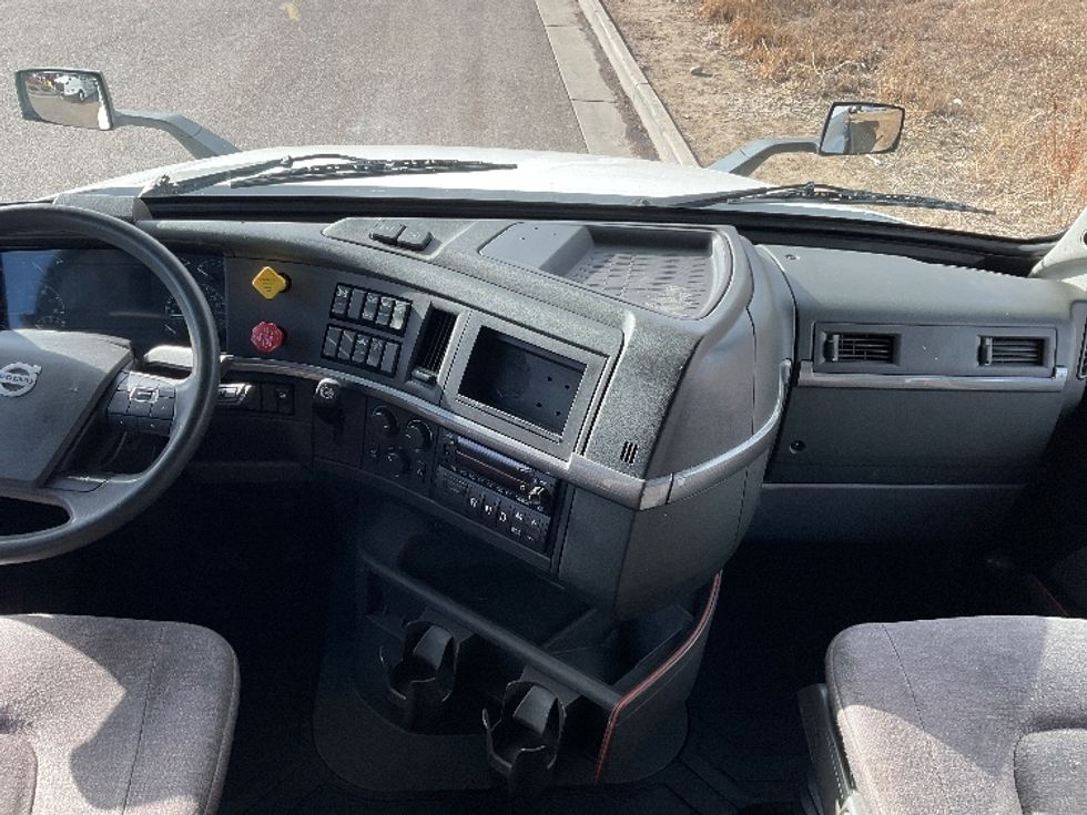 Sleeper Tractor-Heavy Duty Tractors-Volvo-2023-VNL64760-Greeley-CO-507,128\n\t\tmiles-$ 83,000 - Image 12