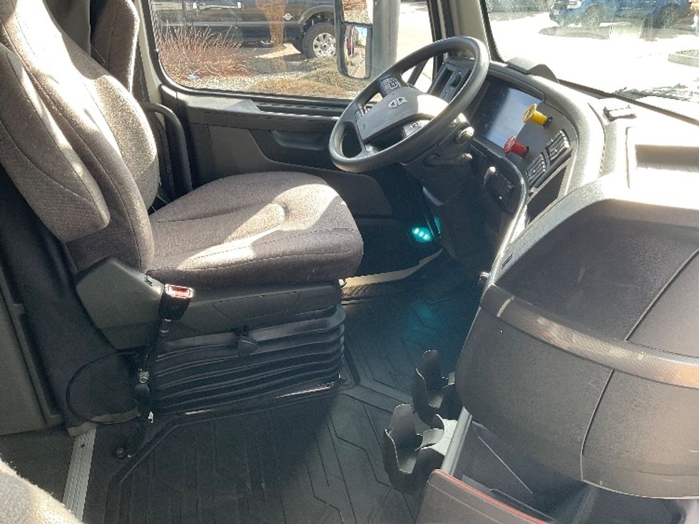 Sleeper Tractor-Heavy Duty Tractors-Volvo-2023-VNL64760-Greeley-CO-507,128\n\t\tmiles-$ 83,000 - Image 15