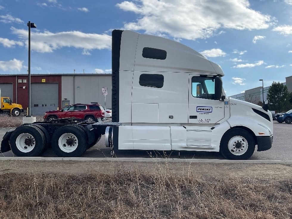 Sleeper Tractor-Heavy Duty Tractors-Volvo-2023-VNL64760-Greeley-CO-507,128\n\t\tmiles-$ 83,000 - Image 8