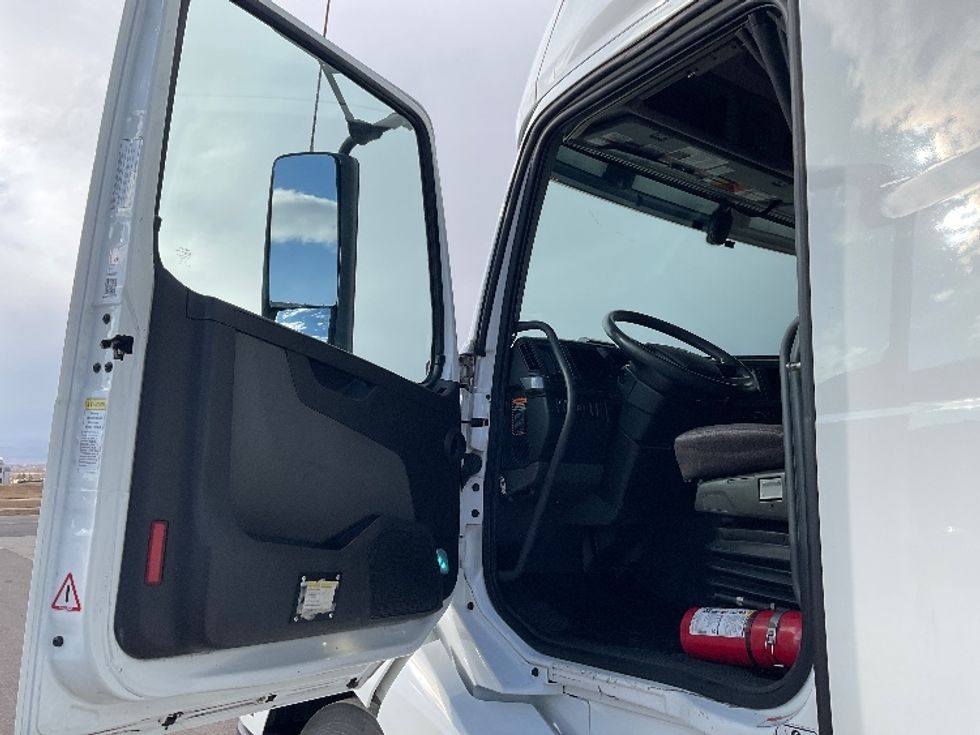 Sleeper Tractor-Heavy Duty Tractors-Volvo-2023-VNL64760-Greeley-CO-507,128\n\t\tmiles-$ 83,000 - Image 9