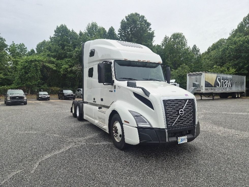 Sleeper Tractor-Heavy Duty Tractors-Volvo-2023-VNL64760-Greensboro-NC-534,701\n\t\tmiles-$ 73,750 - Image 1