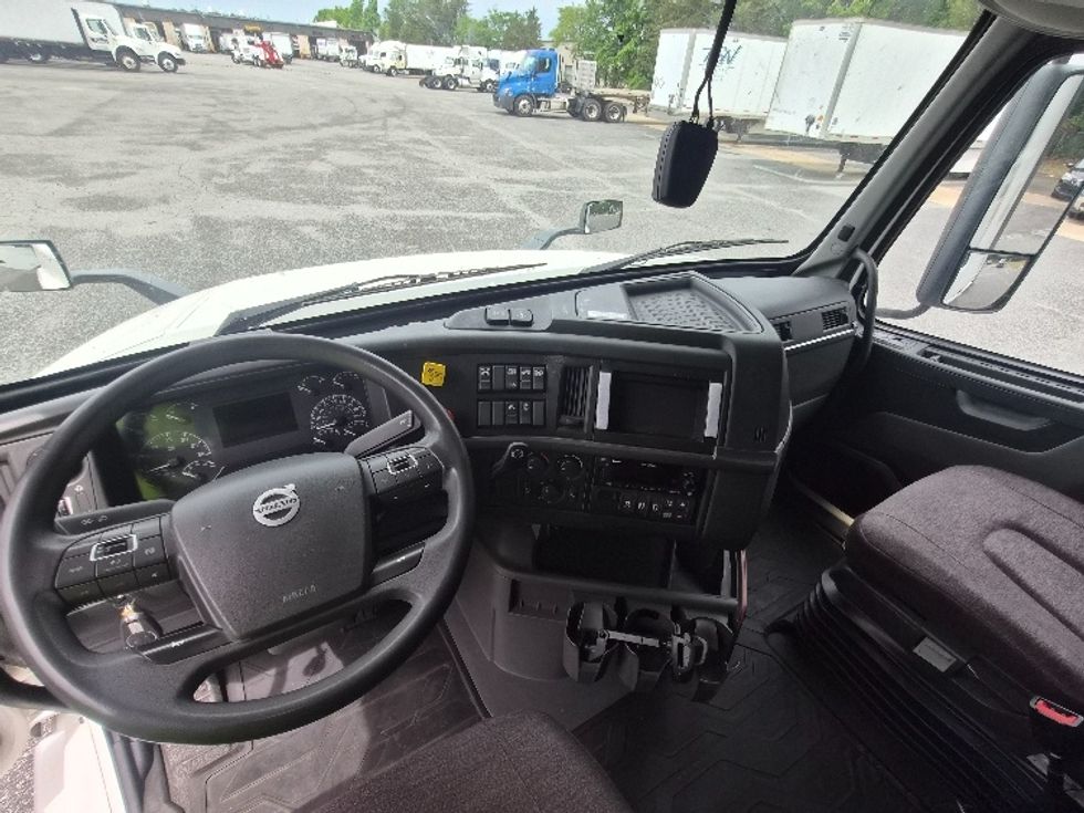 Sleeper Tractor-Heavy Duty Tractors-Volvo-2023-VNL64760-Greensboro-NC-534,701\n\t\tmiles-$ 73,750 - Image 11