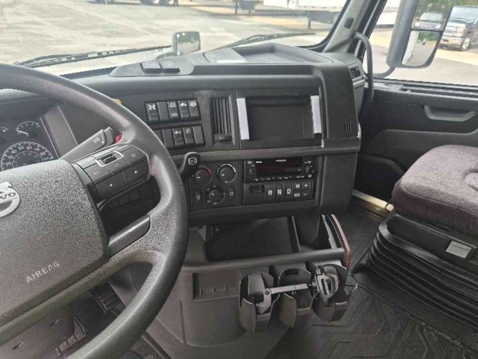 Sleeper Tractor-Heavy Duty Tractors-Volvo-2023-VNL64760-Greensboro-NC-534,701\n\t\tmiles-$ 73,750 - Image 12