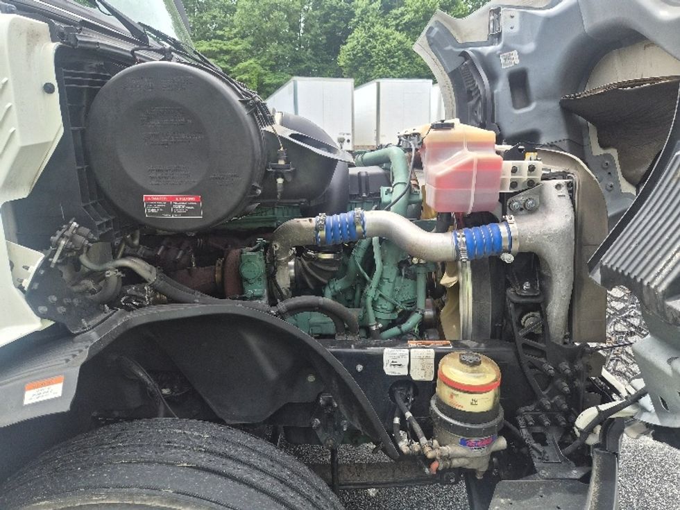 Sleeper Tractor-Heavy Duty Tractors-Volvo-2023-VNL64760-Greensboro-NC-534,701\n\t\tmiles-$ 73,750 - Image 19