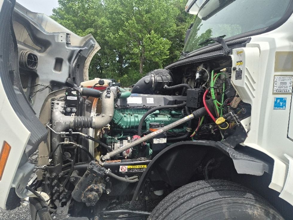 Sleeper Tractor-Heavy Duty Tractors-Volvo-2023-VNL64760-Greensboro-NC-534,701\n\t\tmiles-$ 73,750 - Image 20