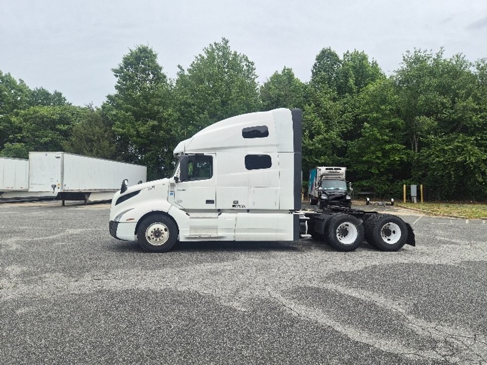 Sleeper Tractor-Heavy Duty Tractors-Volvo-2023-VNL64760-Greensboro-NC-534,701\n\t\tmiles-$ 73,750 - Image 4