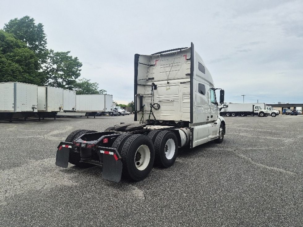 Sleeper Tractor-Heavy Duty Tractors-Volvo-2023-VNL64760-Greensboro-NC-534,701\n\t\tmiles-$ 73,750 - Image 7