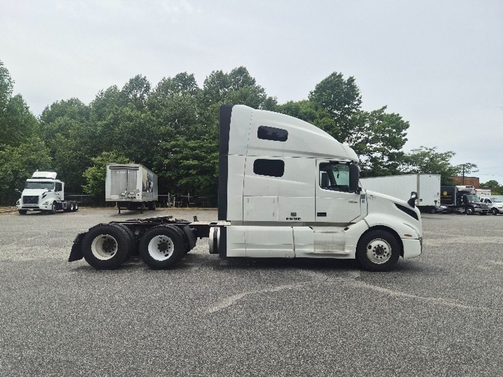 Sleeper Tractor-Heavy Duty Tractors-Volvo-2023-VNL64760-Greensboro-NC-534,701\n\t\tmiles-$ 73,750 - Image 8