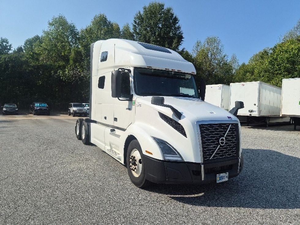Sleeper Tractor-Heavy Duty Tractors-Volvo-2023-VNL64760-Greensboro-NC-538,753\n\t\tmiles-$ 87,500 - Image 1