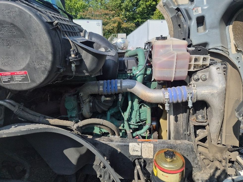 Sleeper Tractor-Heavy Duty Tractors-Volvo-2023-VNL64760-Greensboro-NC-538,753\n\t\tmiles-$ 87,500 - Image 20