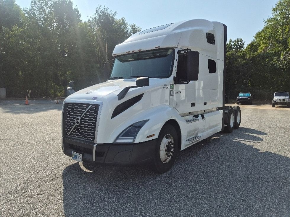 Sleeper Tractor-Heavy Duty Tractors-Volvo-2023-VNL64760-Greensboro-NC-538,753\n\t\tmiles-$ 87,500 - Image 3