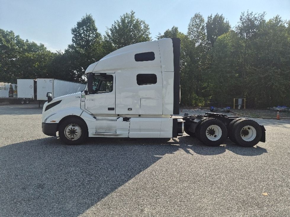 Sleeper Tractor-Heavy Duty Tractors-Volvo-2023-VNL64760-Greensboro-NC-538,753\n\t\tmiles-$ 87,500 - Image 4
