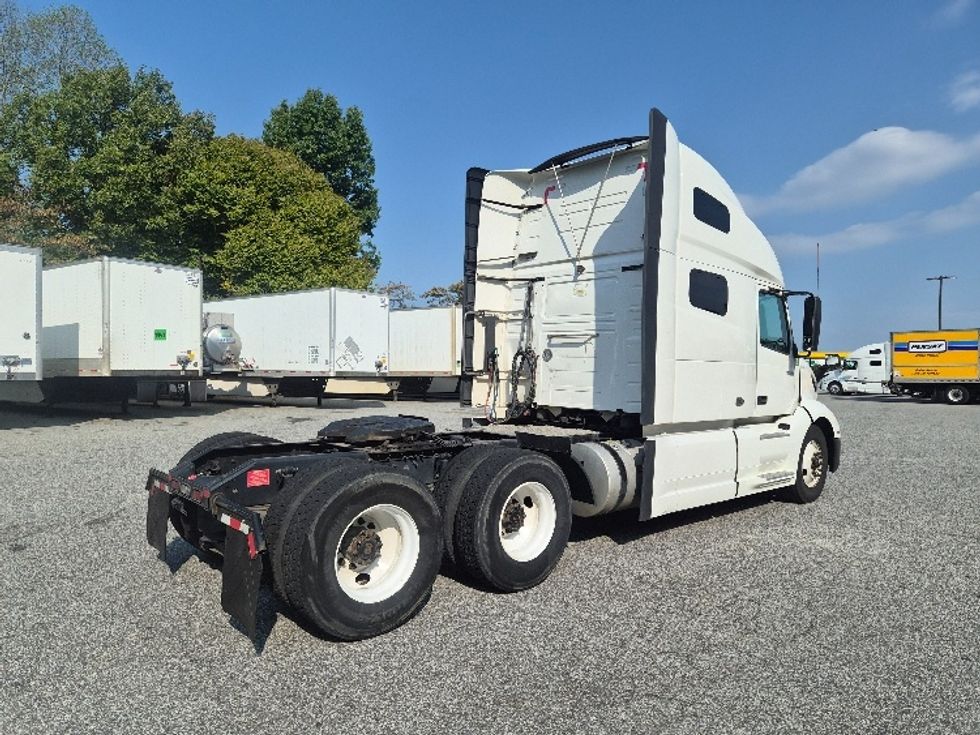Sleeper Tractor-Heavy Duty Tractors-Volvo-2023-VNL64760-Greensboro-NC-538,753\n\t\tmiles-$ 87,500 - Image 7