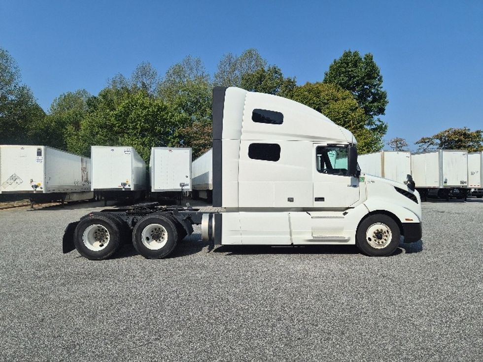 Sleeper Tractor-Heavy Duty Tractors-Volvo-2023-VNL64760-Greensboro-NC-538,753\n\t\tmiles-$ 87,500 - Image 8