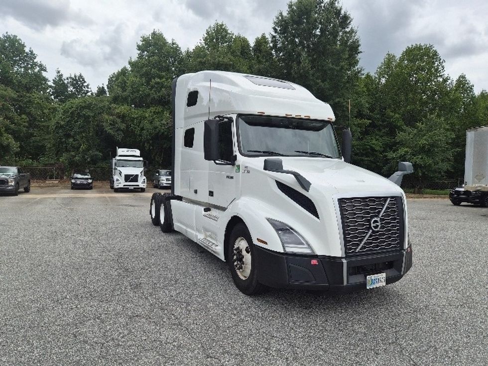 Sleeper Tractor-Heavy Duty Tractors-Volvo-2023-VNL64760-Greensboro-NC-548,136\n\t\tmiles-$ 83,750 - Image 1