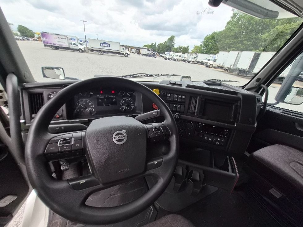 Sleeper Tractor-Heavy Duty Tractors-Volvo-2023-VNL64760-Greensboro-NC-548,136\n\t\tmiles-$ 83,750 - Image 10