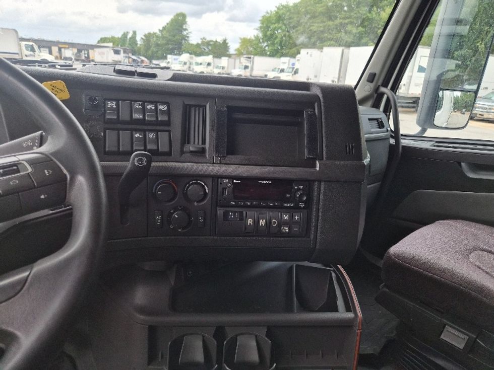 Sleeper Tractor-Heavy Duty Tractors-Volvo-2023-VNL64760-Greensboro-NC-548,136\n\t\tmiles-$ 83,750 - Image 11