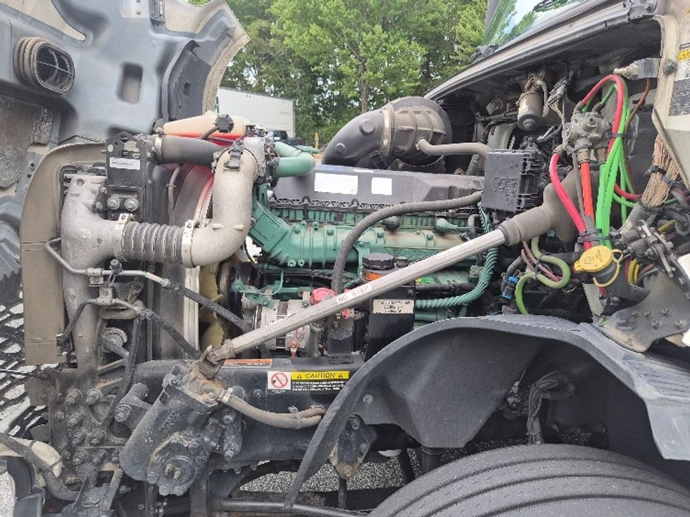 Sleeper Tractor-Heavy Duty Tractors-Volvo-2023-VNL64760-Greensboro-NC-548,136\n\t\tmiles-$ 83,750 - Image 20