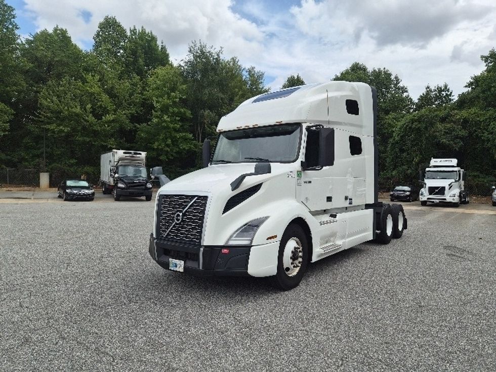 Sleeper Tractor-Heavy Duty Tractors-Volvo-2023-VNL64760-Greensboro-NC-548,136\n\t\tmiles-$ 83,750 - Image 3