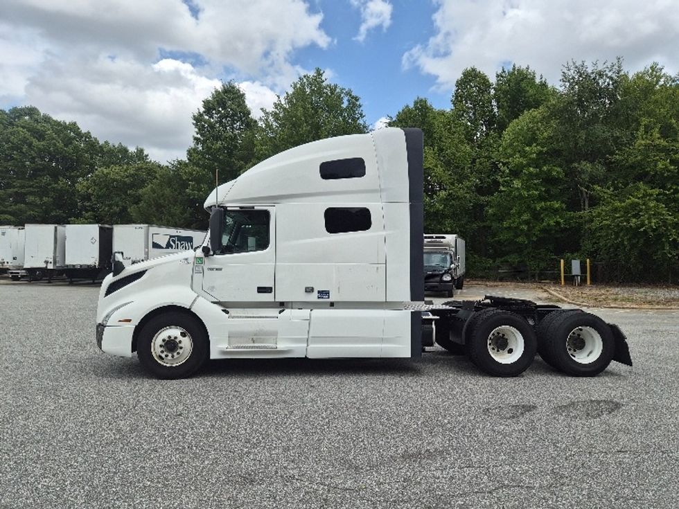 Sleeper Tractor-Heavy Duty Tractors-Volvo-2023-VNL64760-Greensboro-NC-548,136\n\t\tmiles-$ 83,750 - Image 4