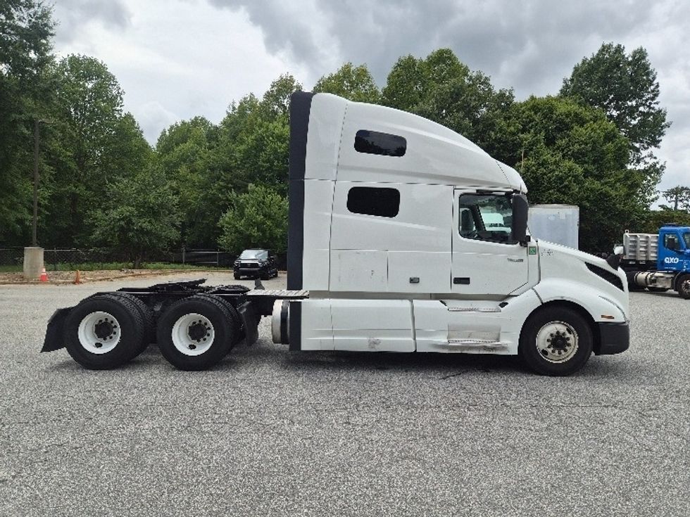 Sleeper Tractor-Heavy Duty Tractors-Volvo-2023-VNL64760-Greensboro-NC-548,136\n\t\tmiles-$ 83,750 - Image 7