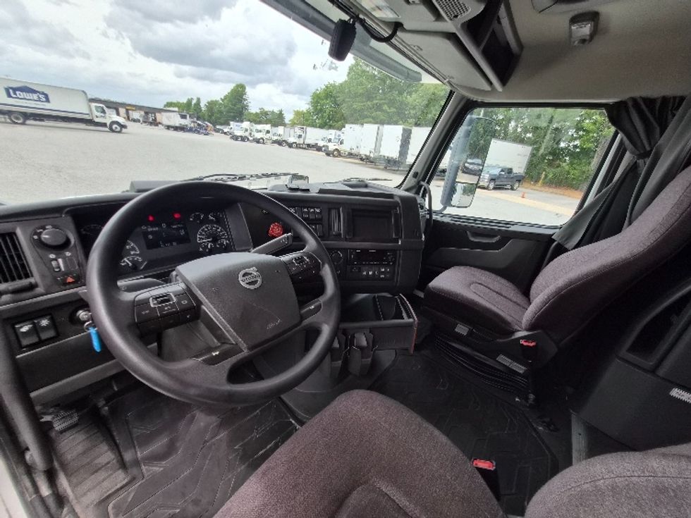 Sleeper Tractor-Heavy Duty Tractors-Volvo-2023-VNL64760-Greensboro-NC-548,136\n\t\tmiles-$ 83,750 - Image 9