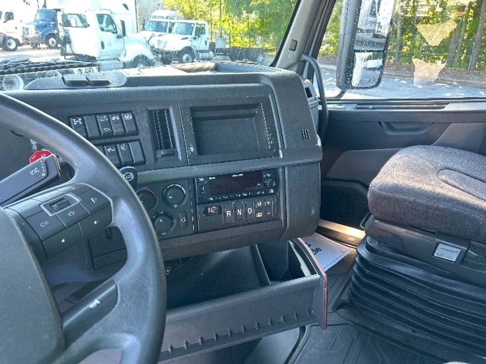 Sleeper Tractor-Heavy Duty Tractors-Volvo-2023-VNL64760-Greensboro-NC-558,318\n\t\tmiles-$ 77,250 - Image 12