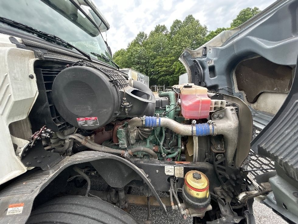 Sleeper Tractor-Heavy Duty Tractors-Volvo-2023-VNL64760-Greensboro-NC-558,318\n\t\tmiles-$ 77,250 - Image 16