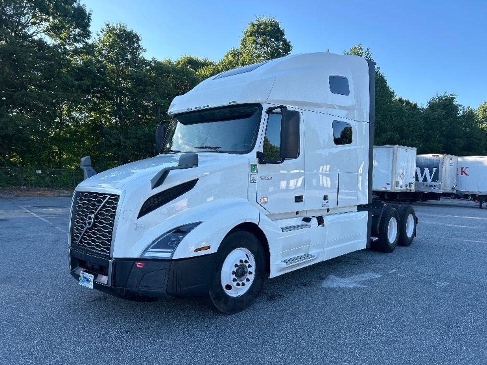 Sleeper Tractor-Heavy Duty Tractors-Volvo-2023-VNL64760-Greensboro-NC-558,318\n\t\tmiles-$ 77,250 - Image 3