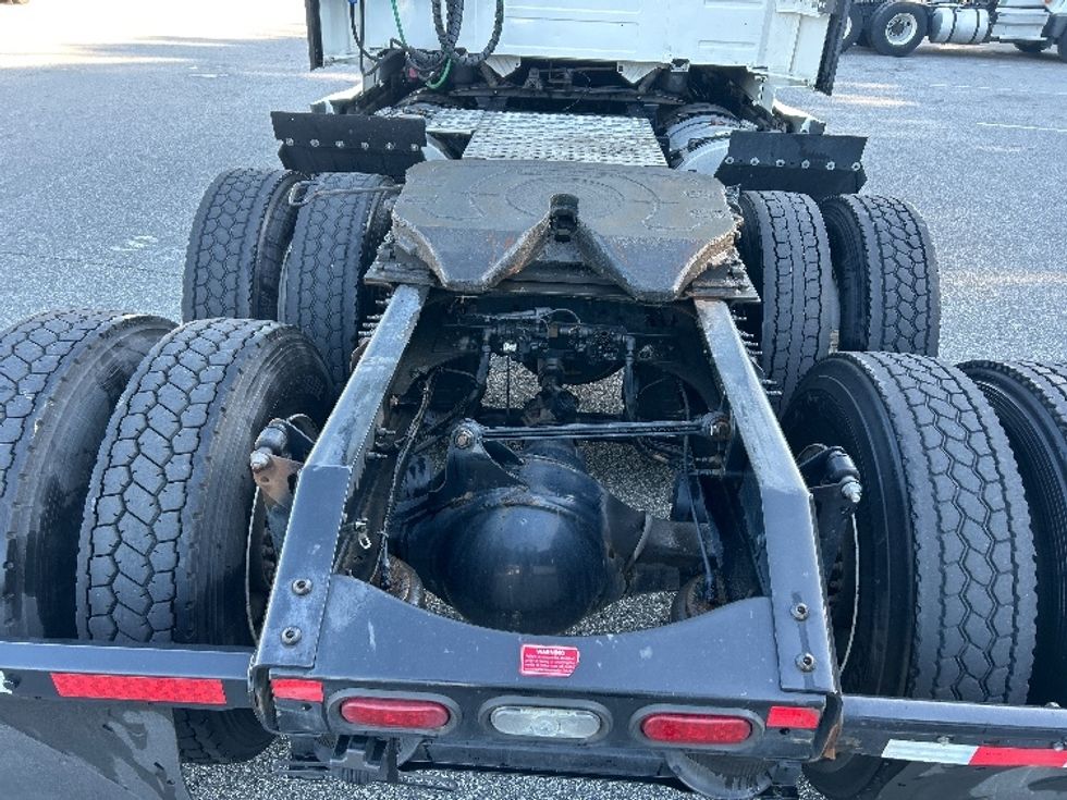 Sleeper Tractor-Heavy Duty Tractors-Volvo-2023-VNL64760-Greensboro-NC-558,318\n\t\tmiles-$ 77,250 - Image 6