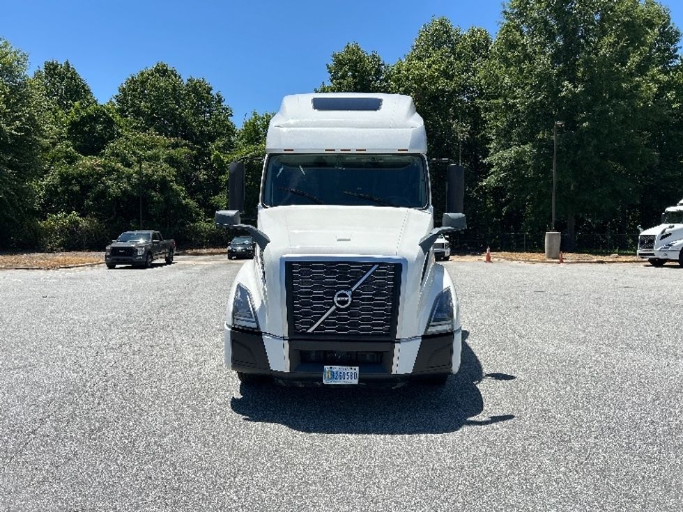 Sleeper Tractor-Heavy Duty Tractors-Volvo-2023-VNL64760-Greensboro-NC-573,094\n\t\tmiles-$ 76,750 - Image 2