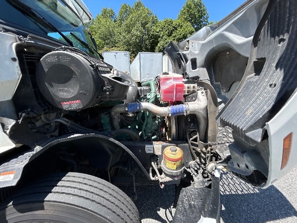 Sleeper Tractor-Heavy Duty Tractors-Volvo-2023-VNL64760-Greensboro-NC-573,094\n\t\tmiles-$ 76,750 - Image 20