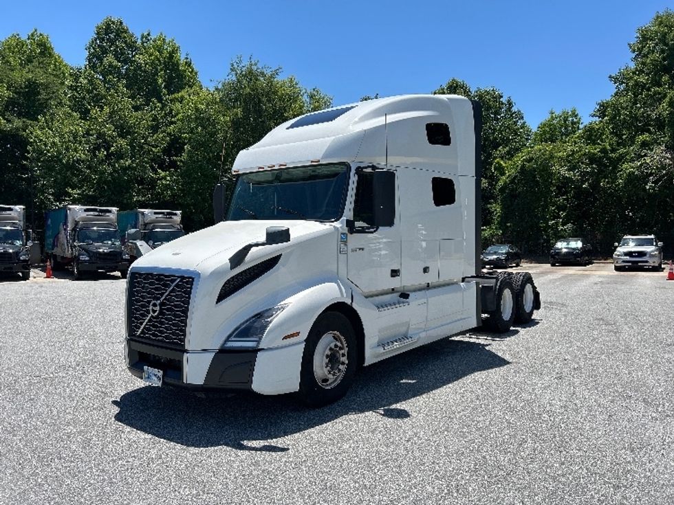 Sleeper Tractor-Heavy Duty Tractors-Volvo-2023-VNL64760-Greensboro-NC-573,094\n\t\tmiles-$ 76,750 - Image 3