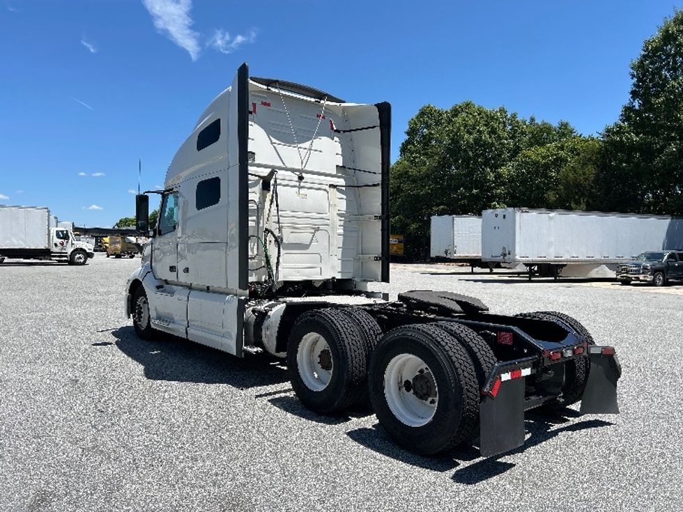 Sleeper Tractor-Heavy Duty Tractors-Volvo-2023-VNL64760-Greensboro-NC-573,094\n\t\tmiles-$ 76,750 - Image 5