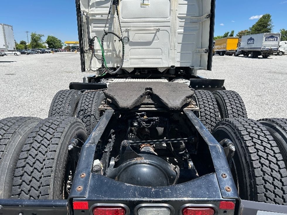 Sleeper Tractor-Heavy Duty Tractors-Volvo-2023-VNL64760-Greensboro-NC-573,094\n\t\tmiles-$ 76,750 - Image 6
