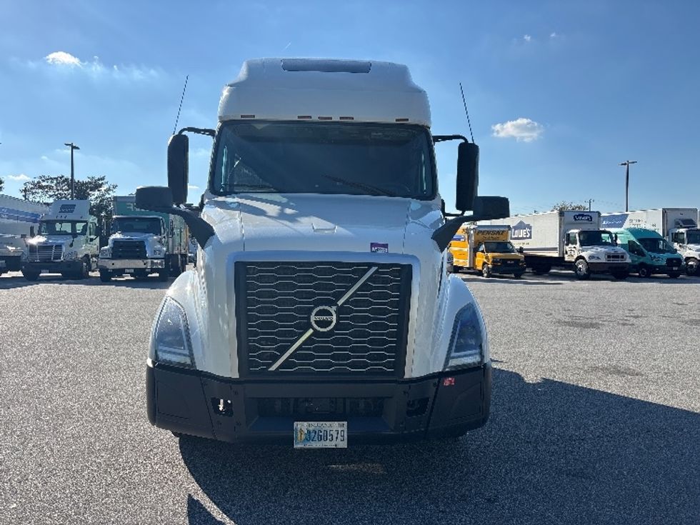 Sleeper Tractor-Heavy Duty Tractors-Volvo-2023-VNL64760-Greensboro-NC-581,181\n\t\tmiles-$ 83,250 - Image 2