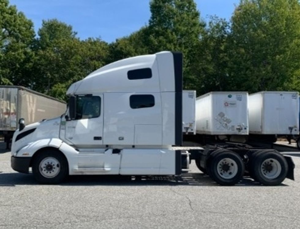 Sleeper Tractor-Heavy Duty Tractors-Volvo-2023-VNL64760-Greensboro-NC-581,181\n\t\tmiles-$ 83,250 - Image 4