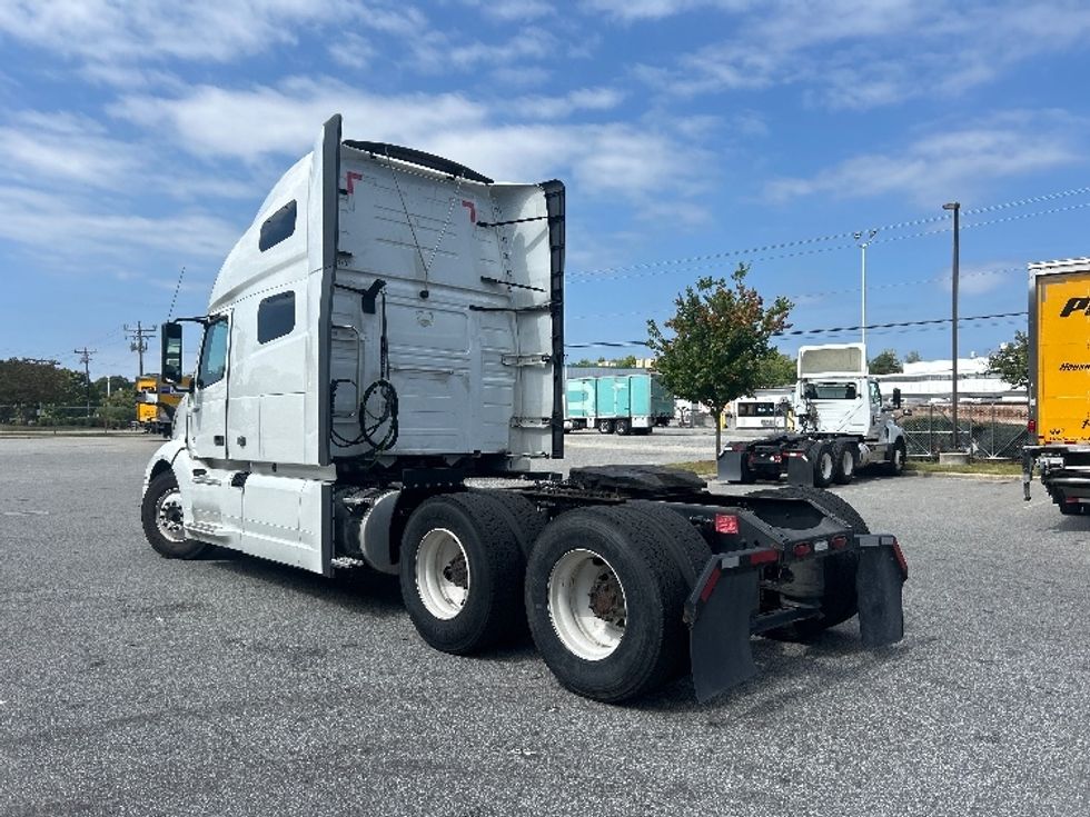 Sleeper Tractor-Heavy Duty Tractors-Volvo-2023-VNL64760-Greensboro-NC-581,181\n\t\tmiles-$ 83,250 - Image 5