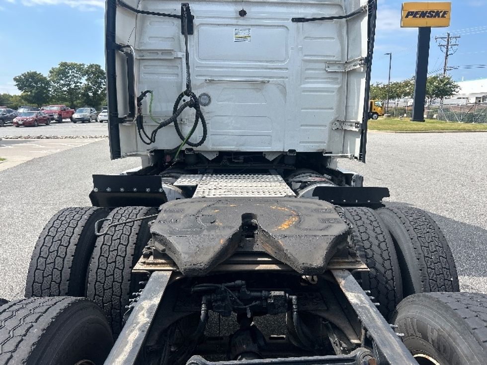 Sleeper Tractor-Heavy Duty Tractors-Volvo-2023-VNL64760-Greensboro-NC-581,181\n\t\tmiles-$ 83,250 - Image 6