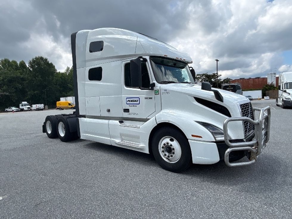 Sleeper Tractor-Heavy Duty Tractors-Volvo-2023-VNL64760-Greensboro-NC-617,415\n\t\tmiles-$ 75,250 - Image 1