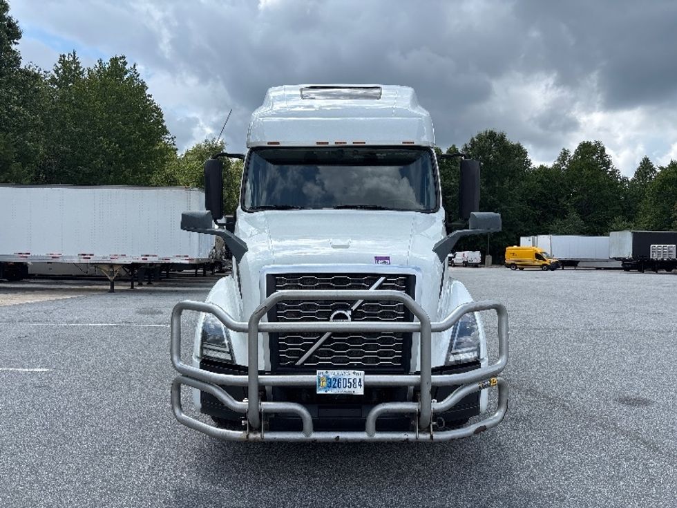 Sleeper Tractor-Heavy Duty Tractors-Volvo-2023-VNL64760-Greensboro-NC-617,415\n\t\tmiles-$ 75,250 - Image 2