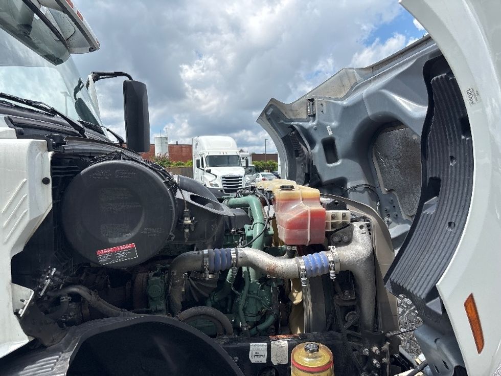 Sleeper Tractor-Heavy Duty Tractors-Volvo-2023-VNL64760-Greensboro-NC-617,415\n\t\tmiles-$ 75,250 - Image 20
